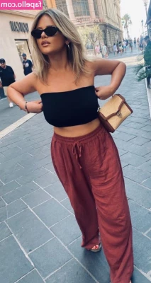 Emily Atack [ emily-atack ] - Noche de tocarme rico y de sacarme la leche 💦🤫 mira este álbum