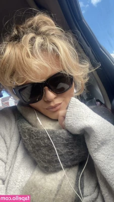 Emily Atack [ emily-atack ] - Petite vacances dans le sud