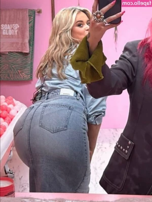 Emily Atack [ emily-atack ] - A cheeky selfie set 🙈