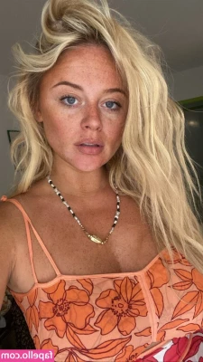 Emily Atack [ emily-atack ] - HASHIRE SORI YO KAZE NO YOU NI TSUKIMIHARA WO PADORU PADORU Padoru