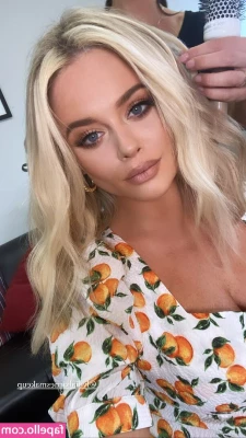 Emily Atack [ emily-atack ] - vendrías conmigo a la ducha  digo  para ahorrar agua