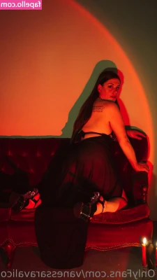 vanessaravalico - This is how I like to be worshipped!! 💋 🦶