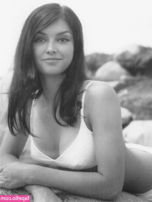 Victoria Principal [ victoria-principal ] - I have so many ways to have fun with my feet 😄  You can buy this