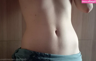 amiikaara - My butt is soo soft. Don't you wanna touch it.