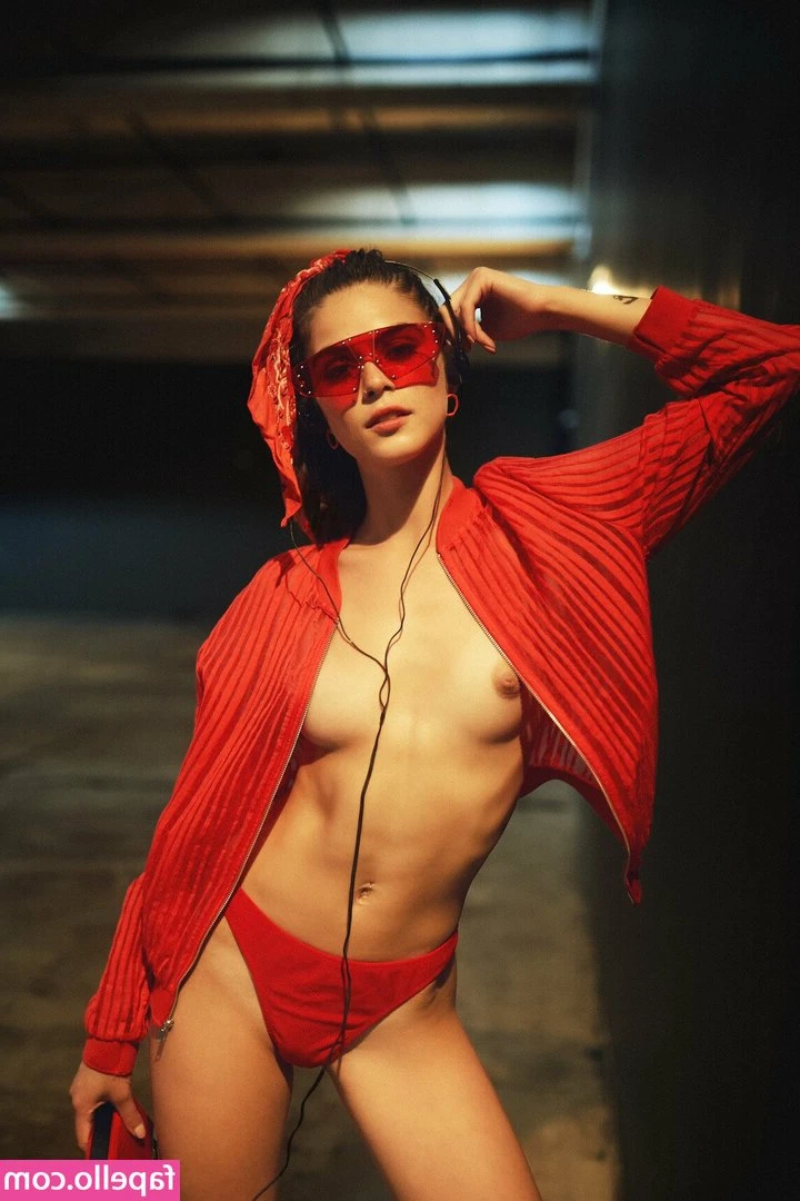 Carolina Garzon [ carolina-garzon ] - I have pre-holiday shopping today, I plan to look for a Christmas
