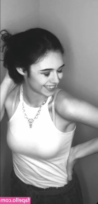 Nicole Maines [ nicole-maines ] - Open wide
