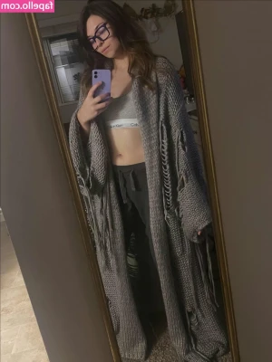 Nicole Maines [ nicole-maines ] - Laying out ☀️Get to your DMs if you wanna be naughty!!!