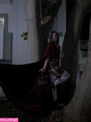 Nicole Maines [ nicole-maines ] - 🇫🇷 4eme partie de notre film "Man Hunt in Ibiza" ! Scène de
