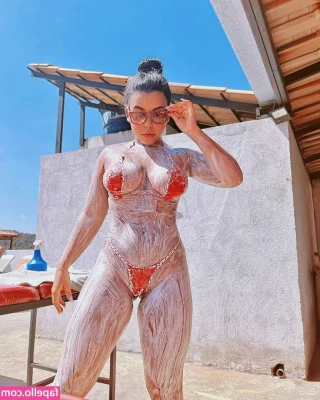 Tatiane Keelly [ tatiane-keelly ] - Where should I stop y'all?🤔 150? 75? 200? Or just keep uploading