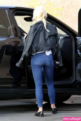 Julianne Hough [ julianne-hough ] - Sightseeing in Prague