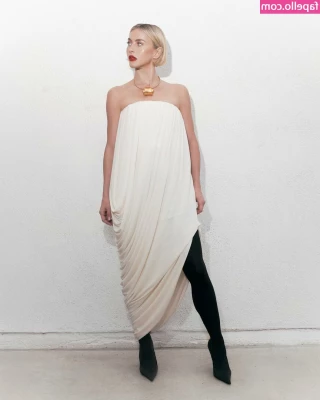Julianne Hough [ julianne-hough ] - Do you think I m wearing anything under this skirt