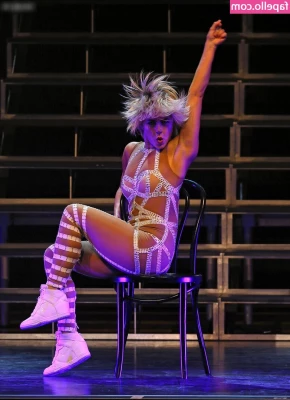 Julianne Hough [ julianne-hough ] - Good morning amores