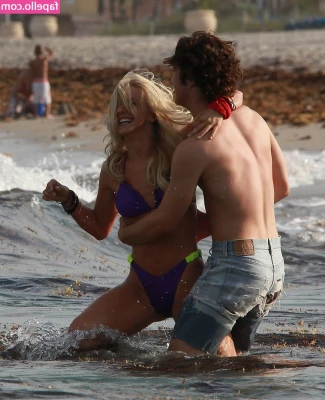 Julianne Hough [ julianne-hough ] - The dick vs The face