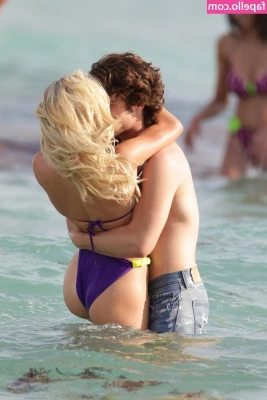 Julianne Hough [ julianne-hough ] - Dikke kut!