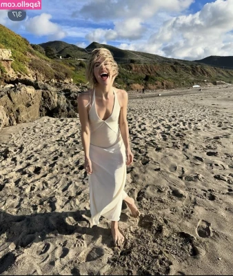 Julianne Hough [ julianne-hough ] - I love fucking  therealyellaa   IM BACK FOR GOOD NOW