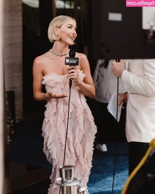 Julianne Hough [ julianne-hough ] - Gonna be going live this morning at 8 30AM   and then again at 11 30 