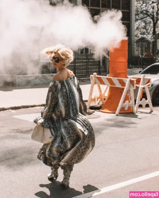 Julianne Hough [ julianne-hough ] - Introducing The Fuck Machine   holy damnnn im obsessed   It fucked me