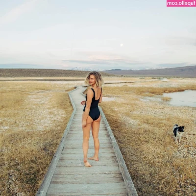Julianne Hough [ julianne-hough ] - Stream started at 01 03 2024 03 30 pm  Weekly live  Lotion  toe pops 