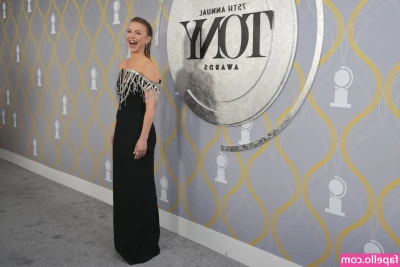 Julianne Hough [ julianne-hough ] - She  laffytaffywonkafree is ready for your cock This pussy 
