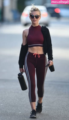 Julianne Hough [ julianne-hough ] - Mmmm 😋 you like?
