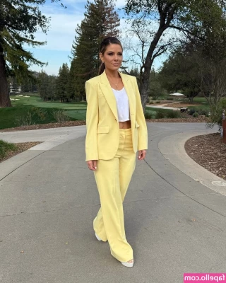 Maria Menounos [ maria-menounos ] - A little sneak from yesterday s shoot   and i knooooow  pink