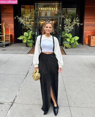 Maria Menounos [ maria-menounos ] - Shower with clothes on 🫧