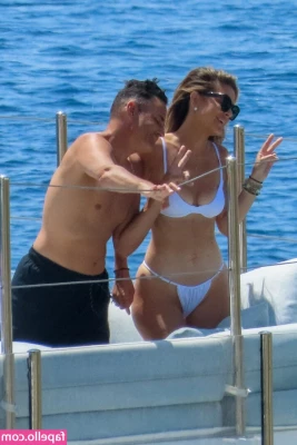 Maria Menounos [ maria-menounos ] - Time for a shower  Think I might smear shaving foam all over bald my