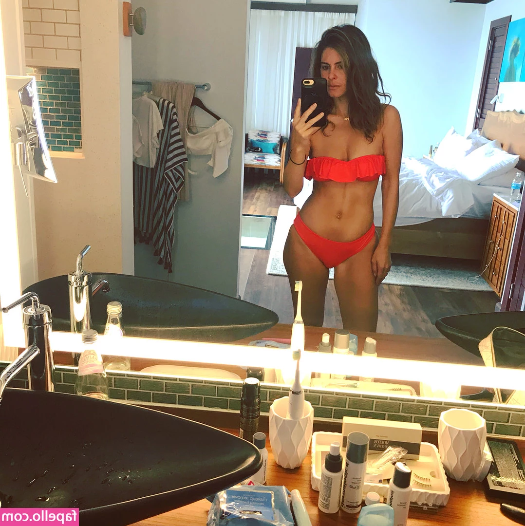 Maria Menounos [ maria-menounos ] - There must be someone on here tonight who thinks I m worth spending