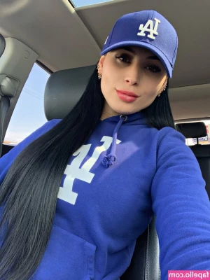 Rubí González [ rub-gonzlez ] - Gonna be sending out a naughty clip pillow humping/riding to auto