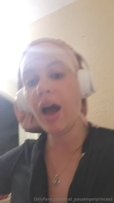 that_burpinggirl [ that-burpinggirl ] - Smoking livestream in half an hour I don’t miss it