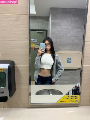 Alani Pham [ alani-pham ] - Where is the best 👌😊 of my body?👅👁️