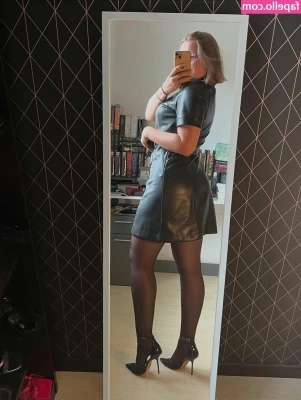heels.girl.87 [ heels-girl-87 ] - Gotta get those squats in 😏