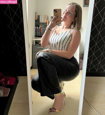 heels.girl.87 [ heels-girl-87 ] - It even amazes me how much one boob can take up the whole screen.