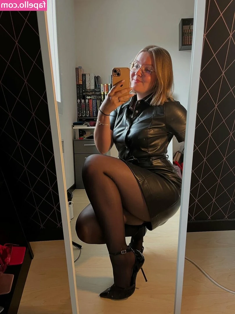heels.girl.87 [ heels-girl-87 ] - There are times when a toy and a BBC are needed! So hot …