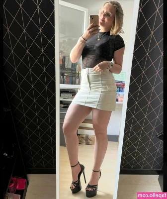 heels.girl.87 [ heels-girl-87 ] - Will be releasing a skinny dipping vid at 1k fans or get it now via