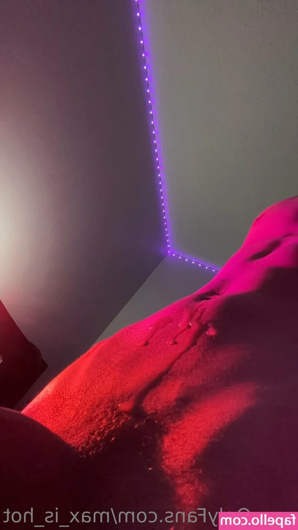 max_is_hot [ max-is-hot ] - Are you ready for some booty and New Content?