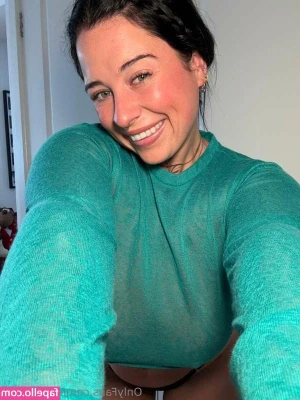 Maddison Kyte [ maddison-kyte-1 ] - Daddy is warming me up nicely! 😈