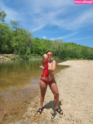 Emily Gaudy [ emily-gaudy ] - having your ass plugged makes everything better 😻