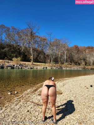 Emily Gaudy [ emily-gaudy ] - Fun photos by the community pool from when I lived in Texas🇺🇸