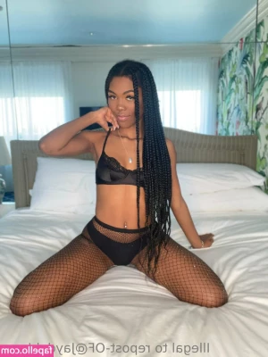 jaydahlove - I heard brunettes have more fun😈😈