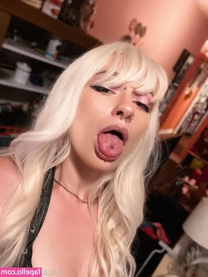 Calamityshere [ calamityshere-1 ] - not having a great day today 😬