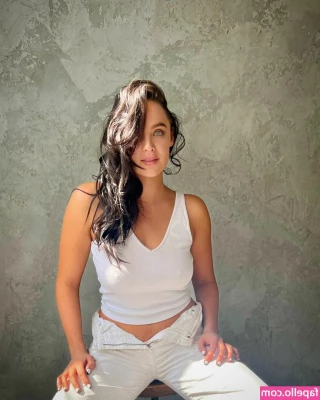 Stevie Lynn Jones [ stevie-lynn-jones ] - Ready to get as wet as this waterfall with me?? 💦 @spicysofiax