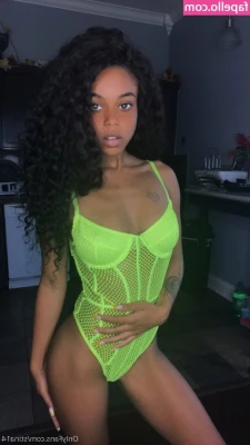 justimamendez23 - Spider girl goes online ~ these 7 rated R TikTok’s are bound to get