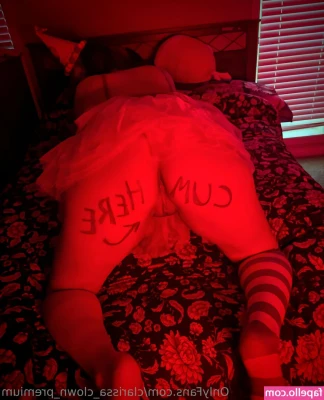 clarissa_clown_premium [ clarissa-clown-premium ] - Do you like my birthday suit? 🙈