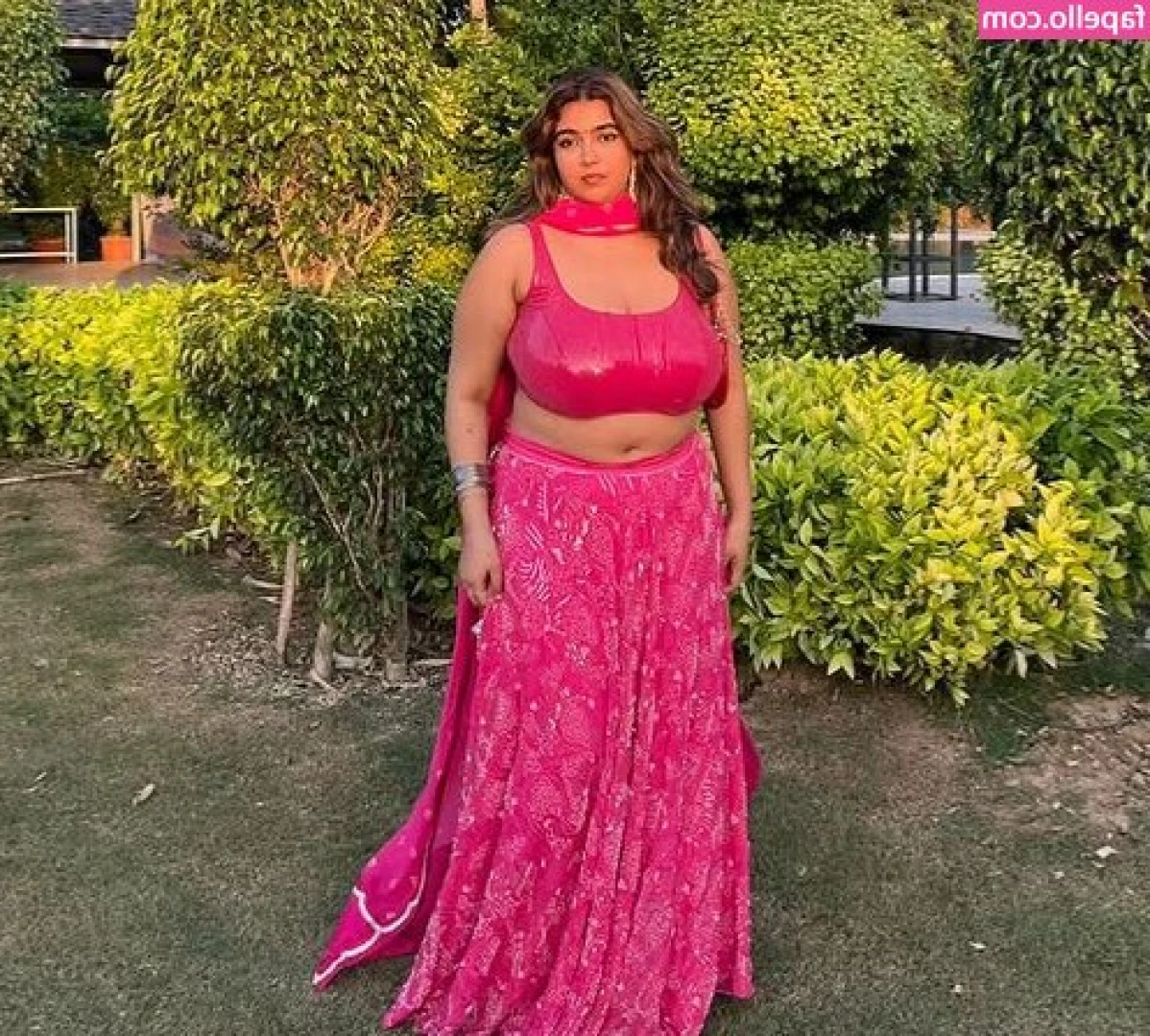Kashish Mahajan [ kashish-mahajan ] - My Oily feet will make you drool and leak can you combine that with