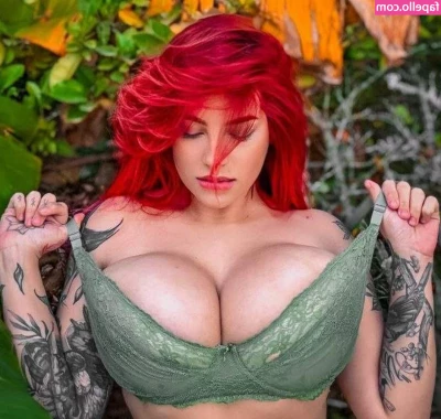 Gabriela Abdala [ gabriela-abdala ] - Want to see what's under my jacket? 😘