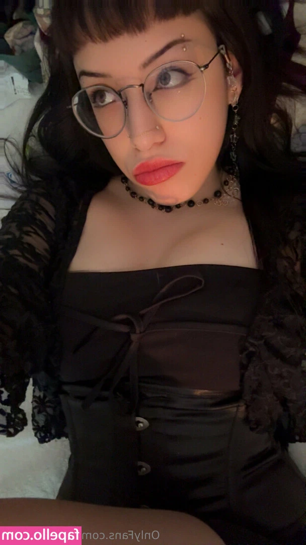 moonlitkittyx - Good evening my loves💕 I like vaping and you?😜