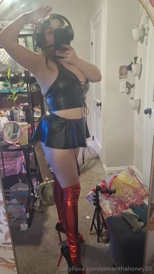 samanthahoney25 - Have you guys seen my first pro scene: that was with Rocco Siffredi