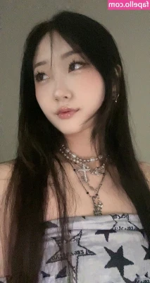 Apeachy777 - Would you like to spank me and be a rough boy with me 😈