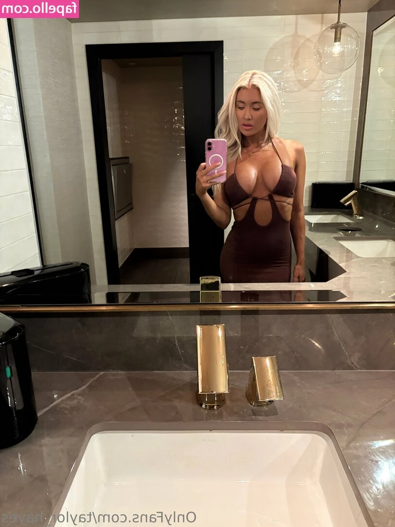 taylor_hayes [ taylor-hayes ] - Sit back jerk off and watch me on a big screen suck, fuck, make him